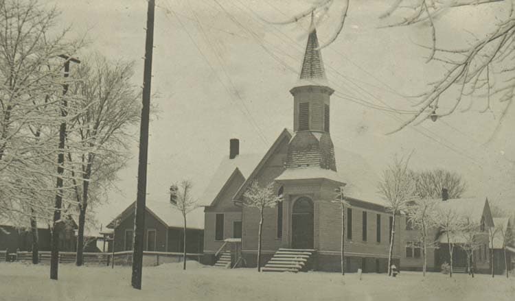 Lakeside Church building at Grand and Sarnia streets in winter